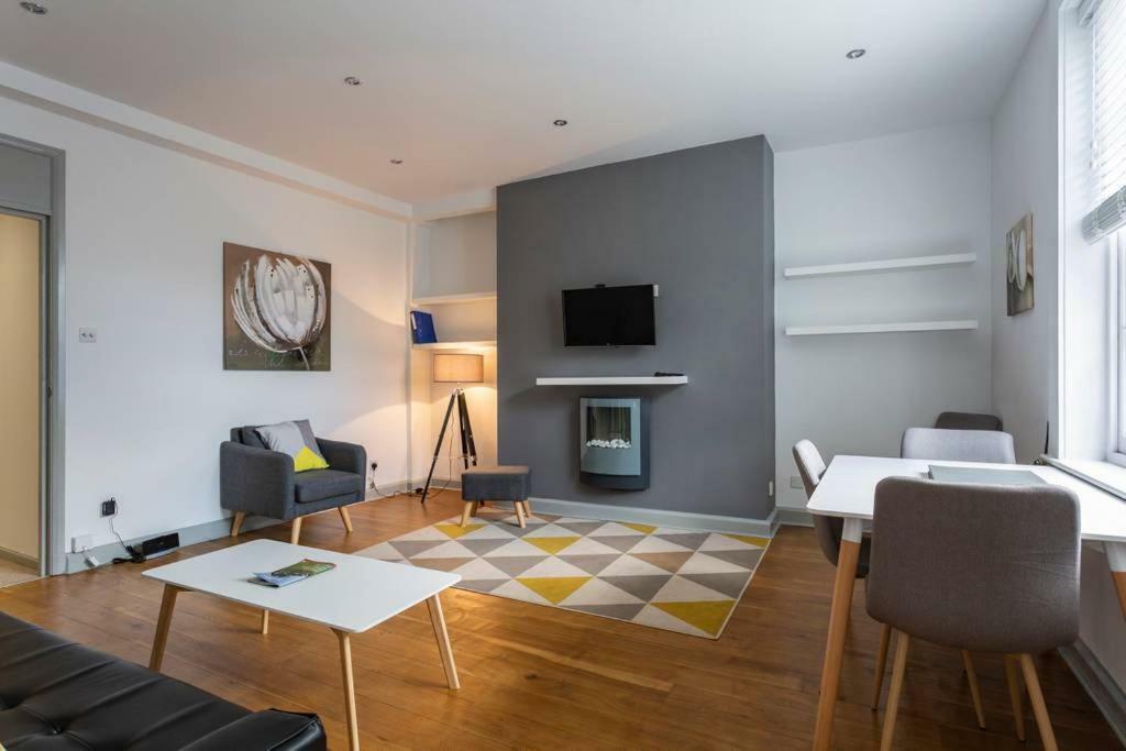 Spacious Central Chic Apartment - Simplycheckin ウィンチェスター エクステリア 写真