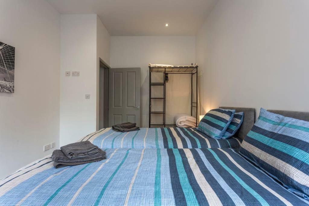 Spacious Central Chic Apartment - Simplycheckin ウィンチェスター エクステリア 写真